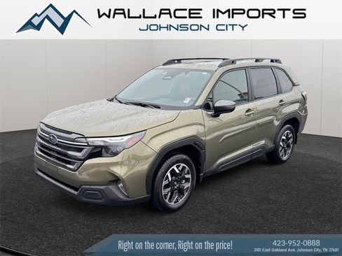 Used 2025 Subaru Forester Premium w/ Convenience Package #2 image 2