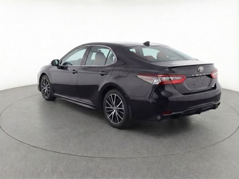 Used 2023 Toyota Camry SE image 4