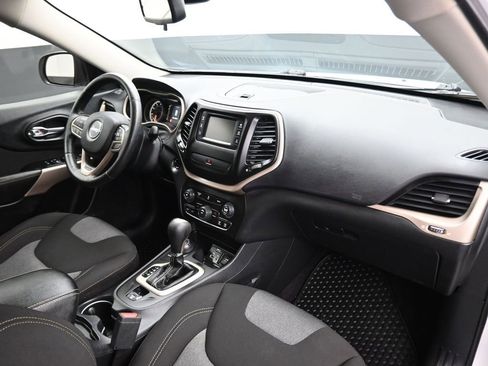 Used 2017 Jeep Cherokee Sport w/ Cold Weather Group AWD/4WD image 40