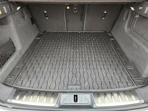 Used 2025 Jaguar F-PACE R-Dynamic S image 23