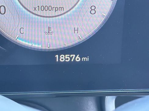 Used 2025 Hyundai Elantra SEL image 27