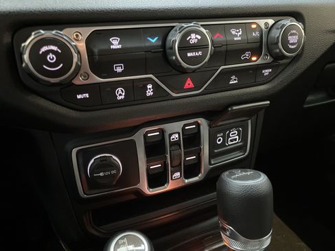 Used 2025 Jeep Gladiator Sport AWD/4WD image 27