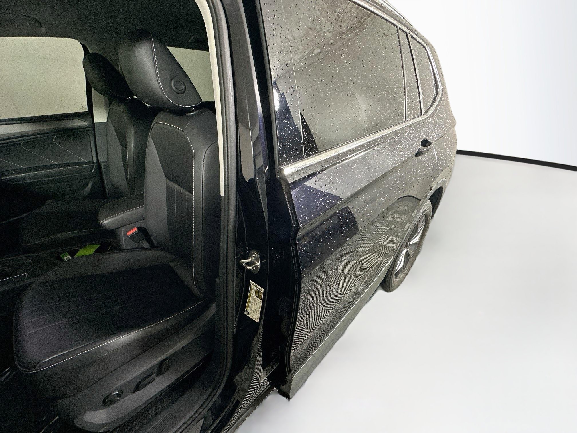 Used 2023 Volkswagen Tiguan SE FWD image 12