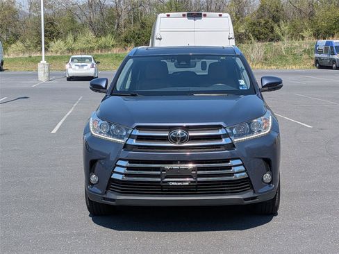 Used 2018 Toyota Highlander Limited Platinum AWD/4WD image 2
