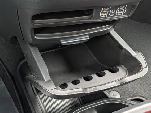 Used 2025 Chrysler Pacifica Select FWD image 34