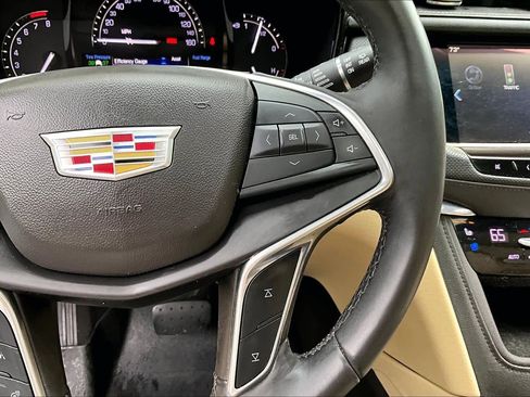 Used 2017 Cadillac XT5 Premium Luxury w/ LPO, Wheel Lock Package FWD image 25