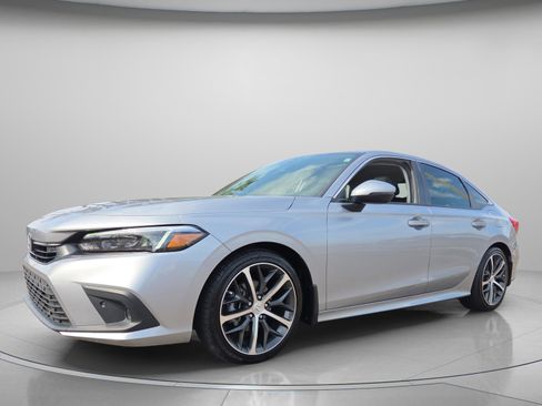 Used 2024 Honda Civic Touring image 2