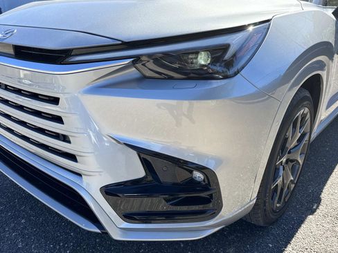 New 2026 Lexus TX 500h AWD image 9