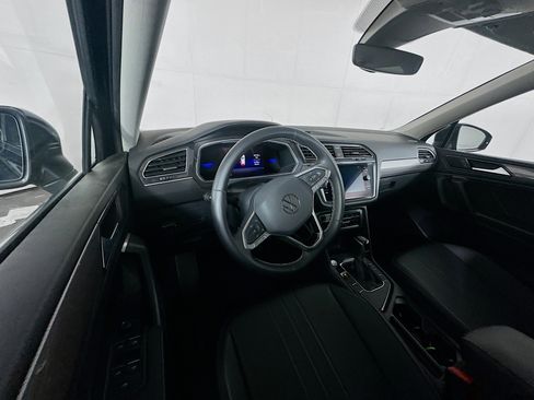 Used 2023 Volkswagen Tiguan SE image 18