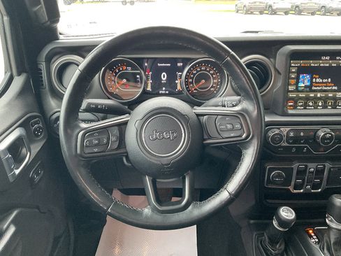 Used 2022 Jeep Gladiator Sport image 11