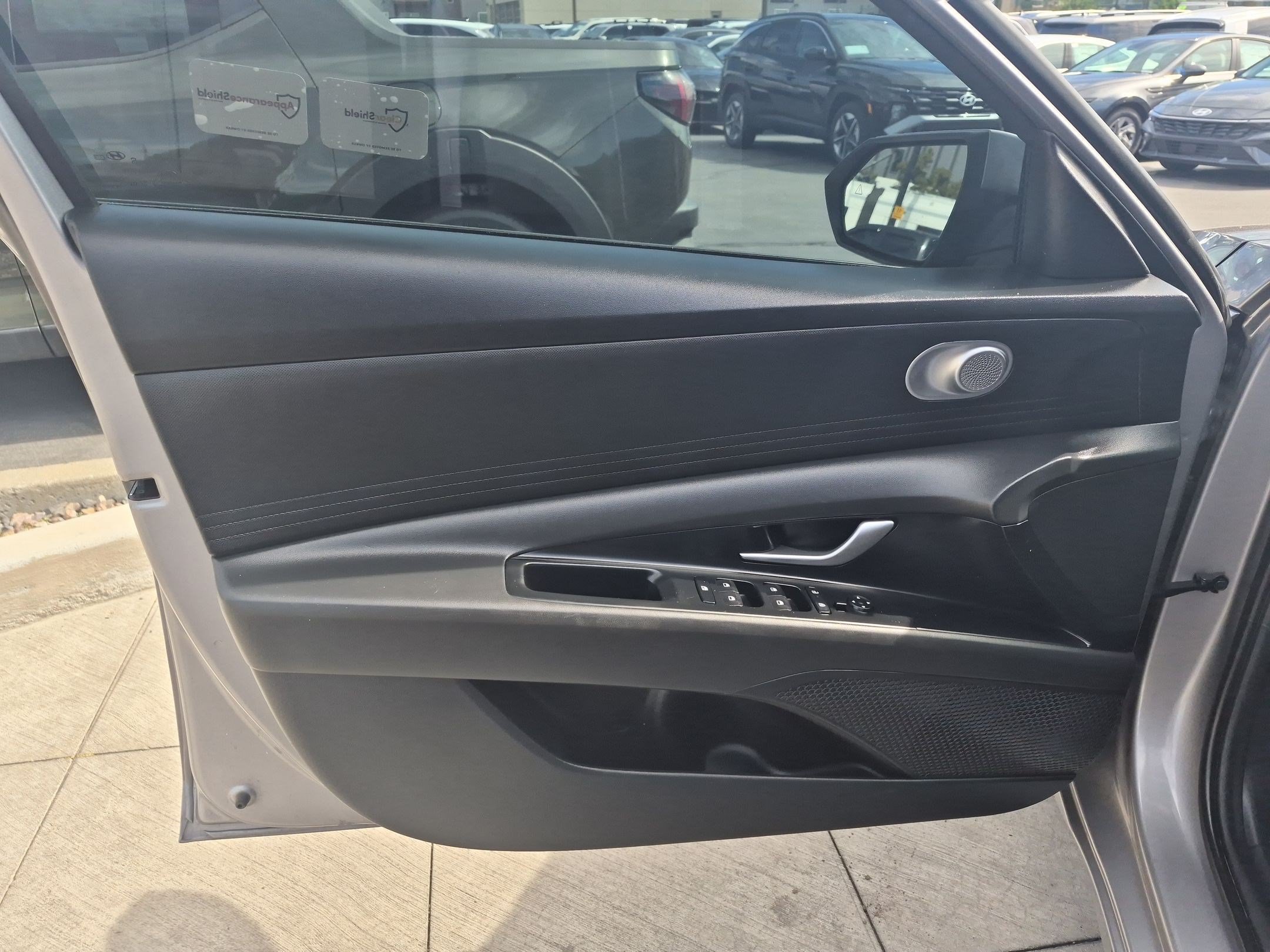 Certified 2025 Hyundai Elantra SE w/ Cargo Package FWD image 14