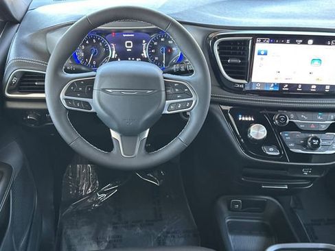 New 2027 Chrysler Pacifica Select FWD image 13