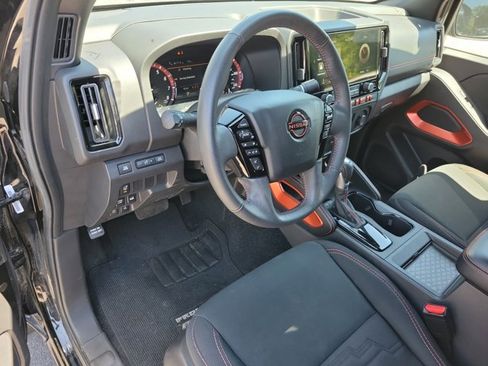 Used 2025 Nissan Frontier PRO-4X AWD/4WD image 4