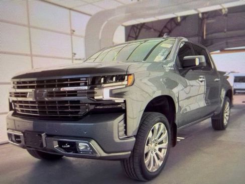 Used 2020 Chevrolet Silverado 1500 High Country w/ Technology Package AWD/4WD image 2