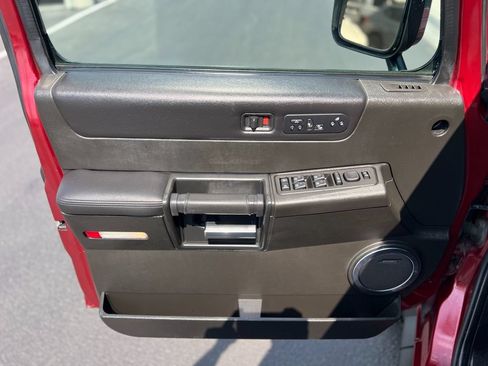 Used 2005 HUMMER H2 w/ Preferred Equipment Group AWD/4WD image 23