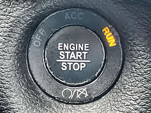 Used 2023 Jeep Cherokee Altitude Lux image 28