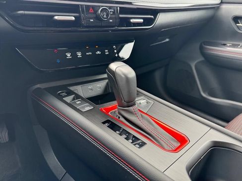 Certified 2025 Nissan Kicks SR FWD image 19