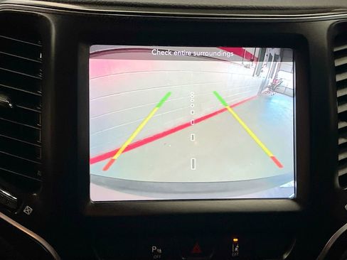 Used 2022 Jeep Cherokee Latitude Lux FWD image 13