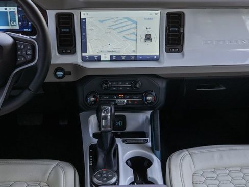 Used 2023 Ford Bronco Wildtrak AWD/4WD image 18