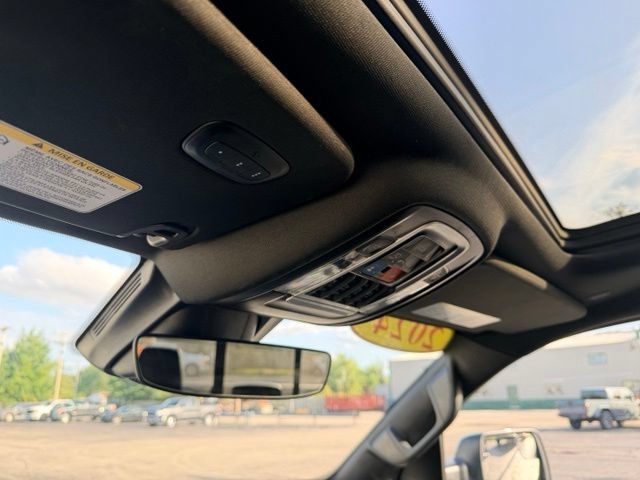 Used 2024 RAM 1500 Laramie AWD/4WD image 32