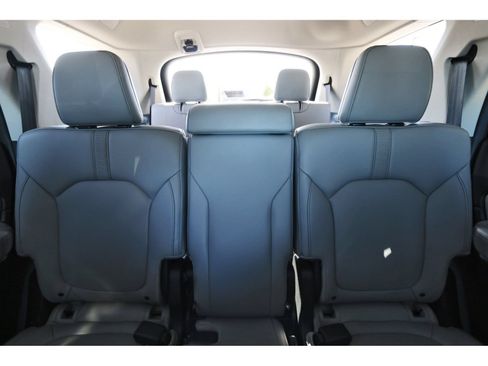 Used 2024 Honda Pilot Touring image 13