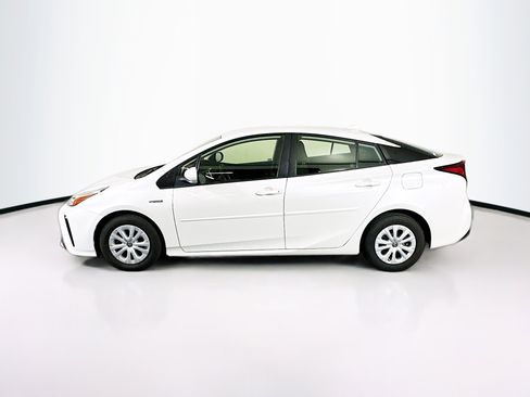 Used 2019 Toyota Prius L Eco w/ Carpet Mat Package FWD image 4