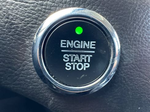 Used 2019 Ford Edge SE image 24