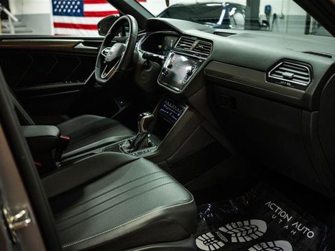 Used 2022 Volkswagen Tiguan SE R-Line image 14