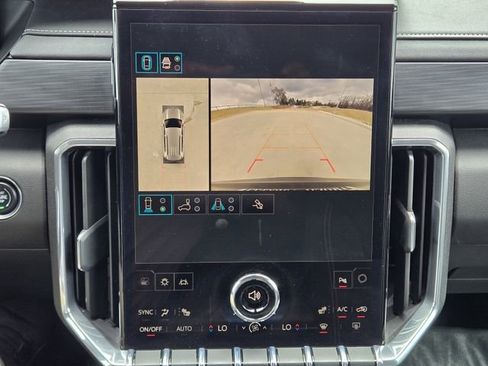 Used 2025 GMC Acadia Elevation image 17