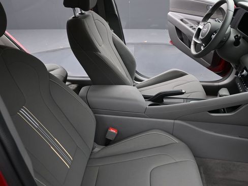 Certified 2025 Hyundai Elantra Sport image 28