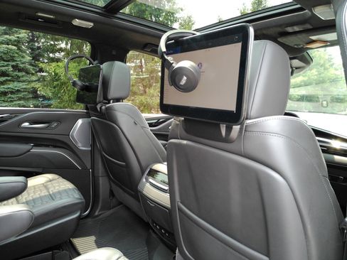 Used 2024 Cadillac Escalade ESV V w/ LPO, ONYX Package AWD/4WD image 22
