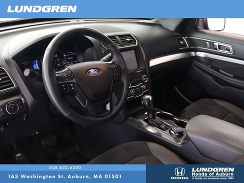 Used 2018 Ford Explorer XLT w/ Equipment Group 202A image 6