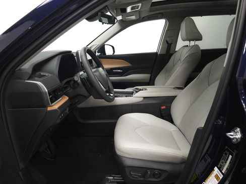 Certified 2026 Toyota Grand Highlander AWD image 4