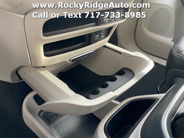 Used 2022 Chrysler Pacifica Touring-L FWD image 30