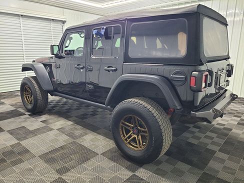 Used 2018 Jeep Wrangler Unlimited Rubicon AWD/4WD image 8