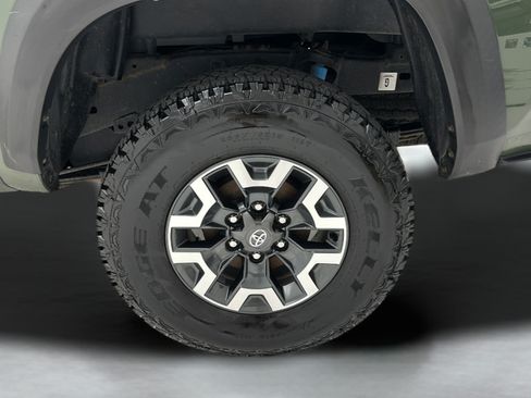 Used 2021 Toyota Tacoma TRD Off-Road AWD/4WD image 12