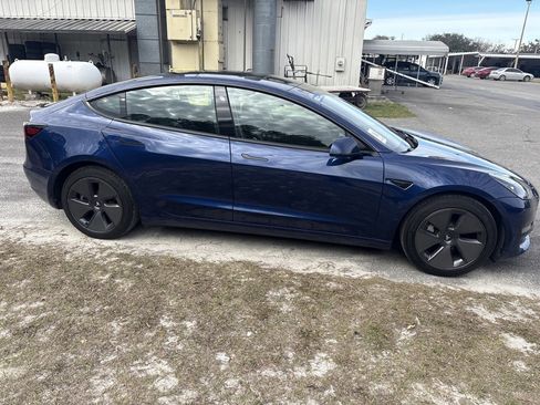 Used 2023 Tesla Model 3 Standard Range image 3