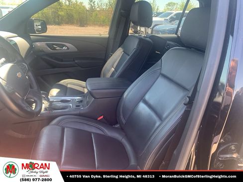 Used 2023 Chevrolet Traverse LT w/ LT Premium Package FWD image 5