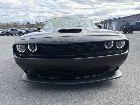 Used 2021 Dodge Challenger R/T w/ Driver Convenience Group image 9