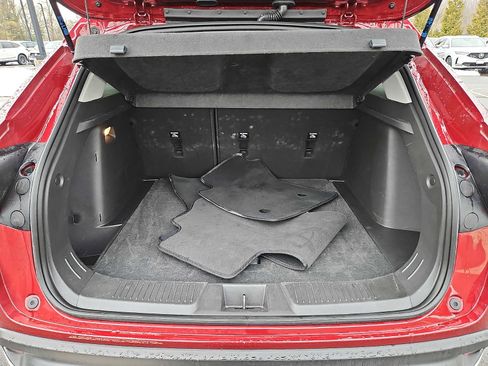 Used 2025 Chevrolet Trax LT image 28