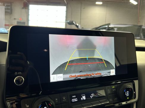 Used 2025 Toyota Grand Highlander FWD image 12