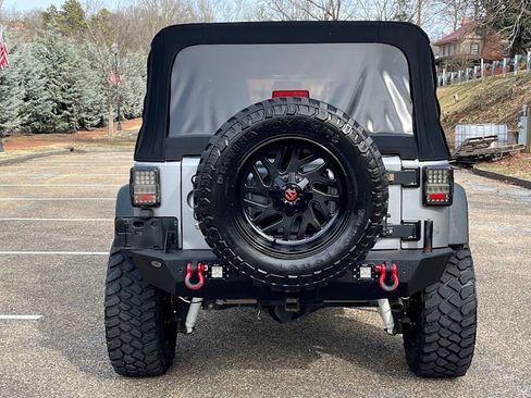 Used 2017 Jeep Wrangler Unlimited Rubicon w/ Connectivity Group image 22