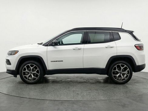 Used 2025 Jeep Compass Limited image 5