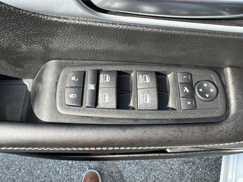 Used 2026 Chrysler Pacifica Limited FWD image 10