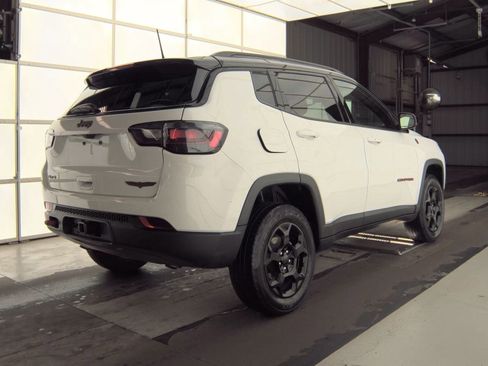 Used 2023 Jeep Compass Trailhawk w/ Trailhawk Elite Group AWD/4WD image 3
