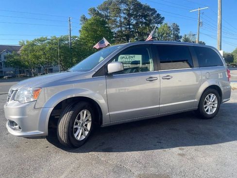 Used 2019 Dodge Grand Caravan SXT image 4