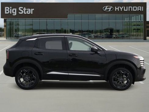 Used 2025 Nissan Kicks SR image 5