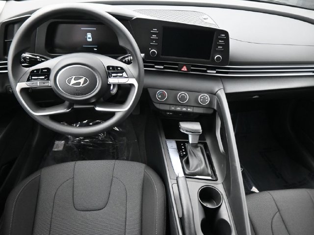 Used 2026 Hyundai Elantra SE FWD image 13