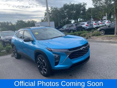 Used 2025 Chevrolet Trax RS w/ Driver Confidence Package FWD image 1