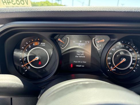 Used 2025 Jeep Wrangler Unlimited Sport AWD/4WD image 26